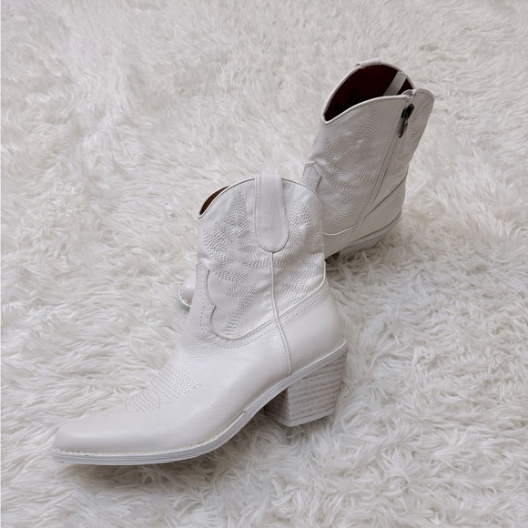 Beast Fashion Adela Western Ankle Boot White Cowgirl Boots White Cowboy Boots - Picture 3 of 7